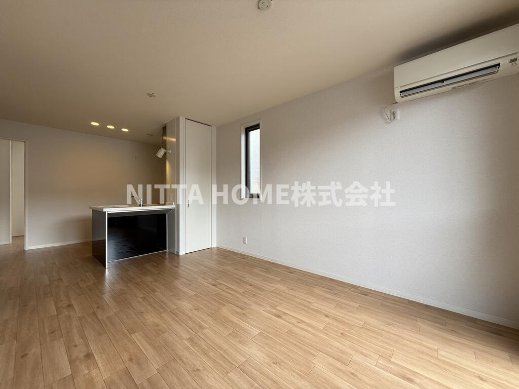 メゾン・グランドゥールⅢの設備|エアコン完備の広々リビングです！