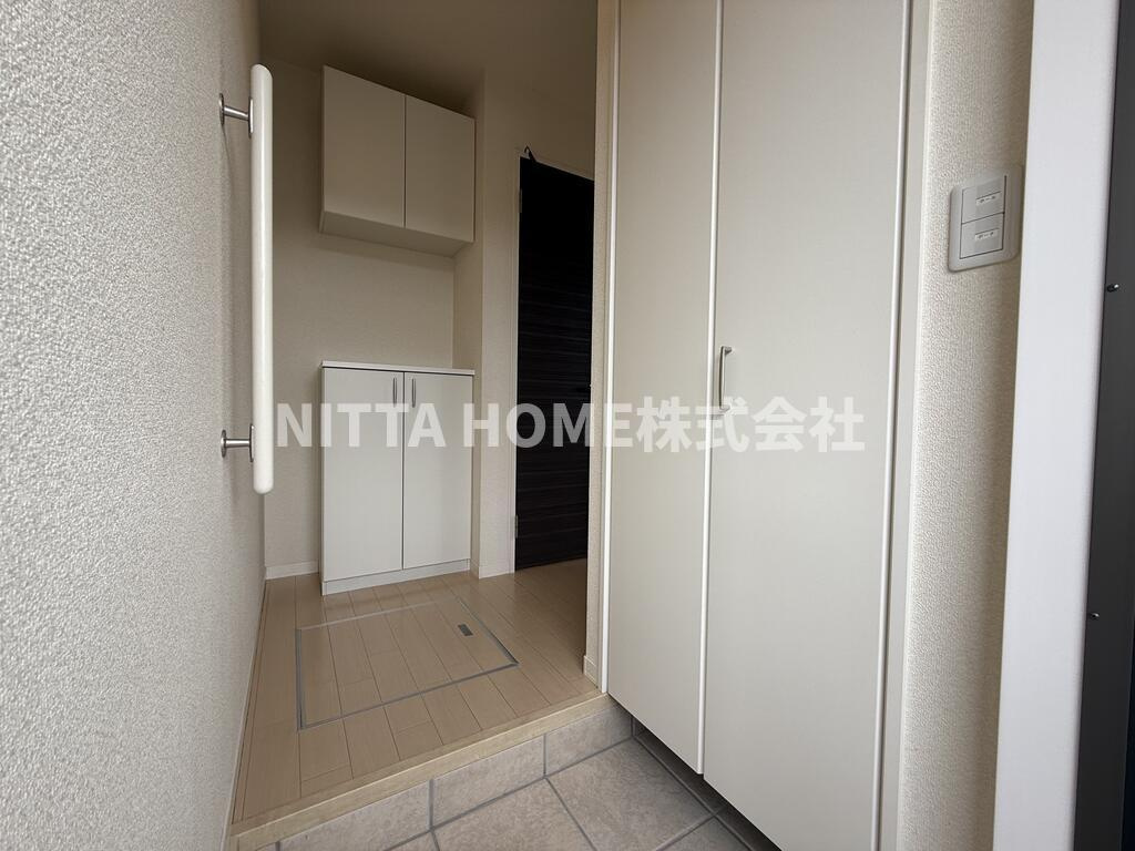 メゾン・グランドゥールⅢの玄関|大きなシューズボックス、土間収納◎