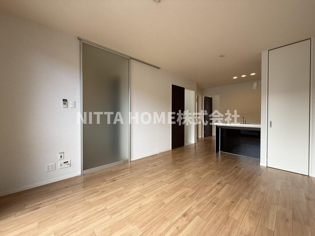 メゾン・グランドゥールⅢの居間・リビング|リビングは12.2帖です◎