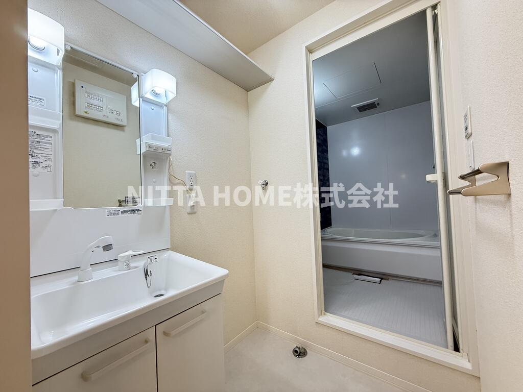 メゾン・グランドゥールⅢの洗面所|独立洗面台完備で身支度バッチリ◆