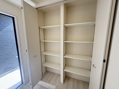 【玄関】 | 糸満市真壁　第2（全4棟）4号棟 | ※同仕様写真です