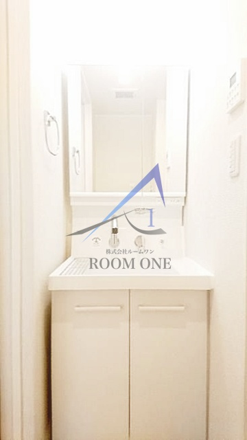 メゾン・ドゥ・ソレイユの洗面所|独立洗面台です。