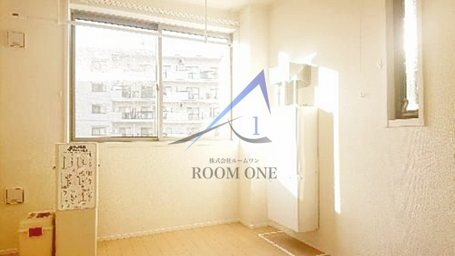 メゾン・ドゥ・ソレイユの居間・リビング|洋室のお部屋です。