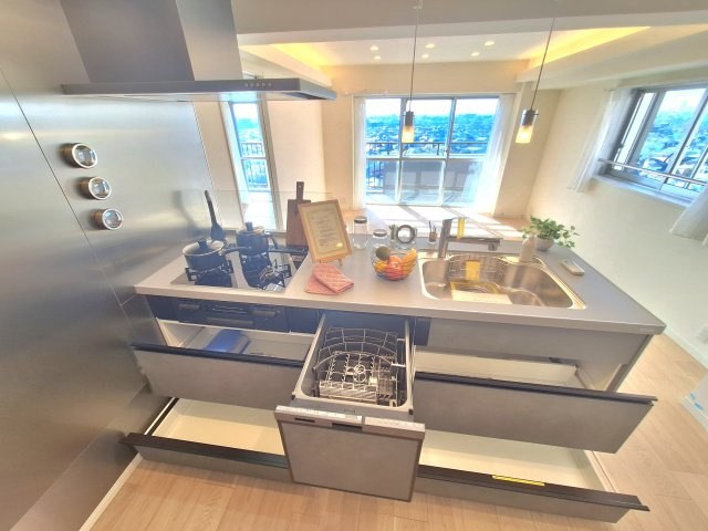 【エントランス】 | 柿の木坂パレス　最上階の東南角部屋 | 最上階の東南角部屋！リノベーション12月中旬完了予定♪新耐震基準適合、住宅ローン控除利用可！オートロック・宅配BOX完備。約84㎡の３LDK、販売開始致しました！