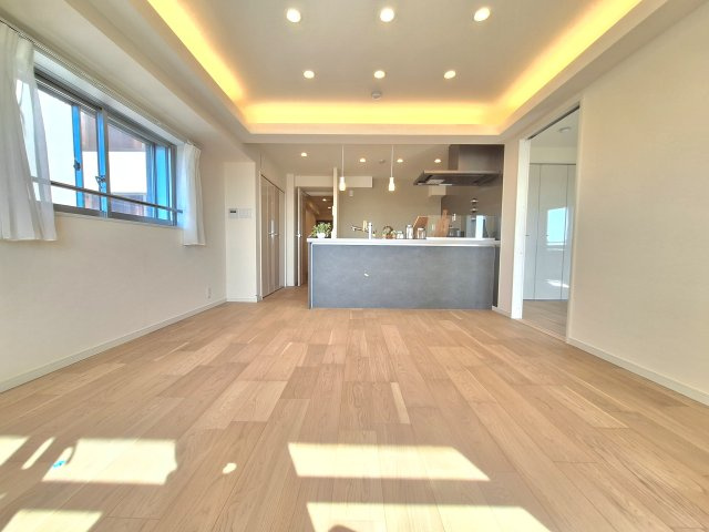 【居間・リビング】 | 柿の木坂パレス　最上階の東南角部屋 | 最上階の東南角部屋！リノベーション完了につき、ご内覧可能♪新耐震基準適合、住宅ローン控除利用可！オートロック・宅配BOX完備。約84㎡の３LDK、販売開始致しました！