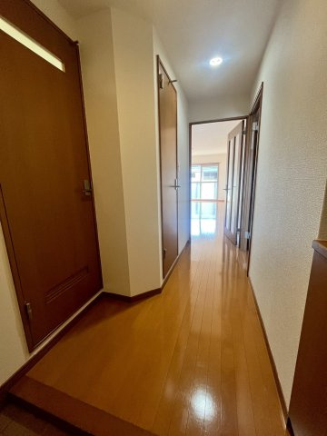 久留米市北野町中の賃貸マンションの居間・リビング