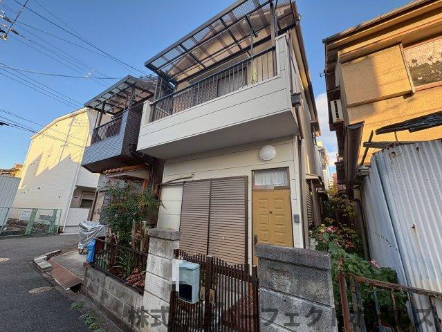 伊加賀栄町中古戸建のエントランス
