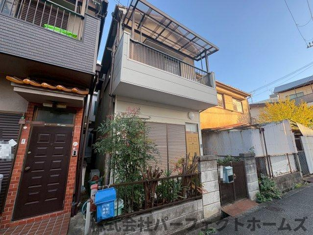 伊加賀栄町中古戸建の前面道路含む現地写真
