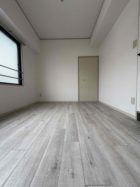 エスポワール八田の洋室
