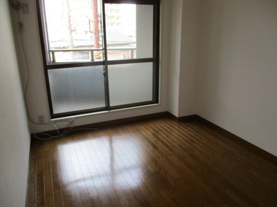 【居間・リビング】 | ハウスアイ上新庄 | 明るいお部屋で日当たりも良いお部屋です