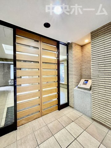 アーベントハイム葛西臨海公園の防犯設備|【オートロック】オートロックシステムでセキュリティ充実。当たり前ですが、安全で安心して暮らすのって大事ですよね。お探しのご条件でオートロック付きの物件を探す方も多いですがやはりセキュリティは大事です。