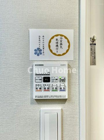 アーベントハイム葛西臨海公園の冷暖房・空調設備|【浴室乾燥機】暖房・冷風・換気・乾燥が可能です。毎日を快適に過ごせるうれしい機能が揃っています。雨の日の洗濯物も安心です。