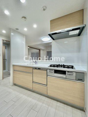 アーベントハイム葛西臨海公園のキッチン|ワイドで収納豊富なシステムキッチン