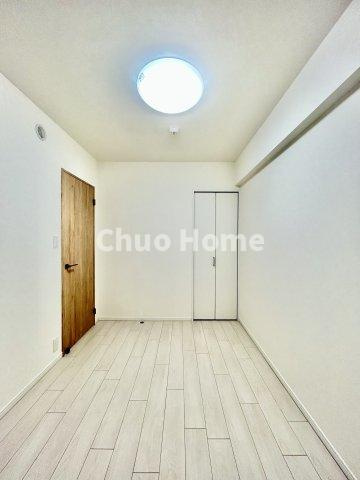 アーベントハイム葛西臨海公園の子供部屋|【子供部屋】お子様を持つ家庭の約6割が「家族や子どものため」に購入を希望。入学後の転校を避け、広い空間でのびのび育てたいなどの親心が、家探しのきっかけになっているようです。