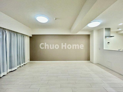 【エントランス】 | アーベントハイム葛西臨海公園 | 【エントランス】マンションのエントランスは、その物件の印象を決める、顔とも言える場所です。毎日通る場所ですからきれいなのが一番です。エントランス内はオートロックですので暮らしの安全も確保されています。