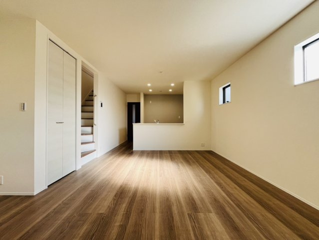 豊明市沓掛町荒井13-7『仲介手数料無料』新築戸建ての居間・リビング