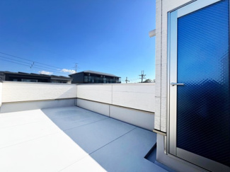 【その他】 | 城陽市枇杷庄西ノ口　中古戸建 | 景色を一望できるスカイガーデンです！開放感あるれる空間でBBQなど家族団らんの時間を楽しめます。