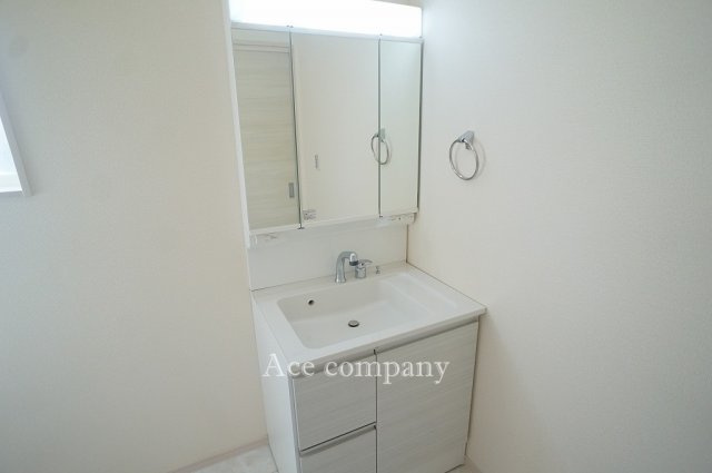 【内観：施工例】 | 東住吉区住道矢田4丁目　【1号棟/全4棟】 | 【同社による同仕様の施工例】トイレは1階と2階の2ヶ所に完備♪ともに同形状のシャワートイレです☆