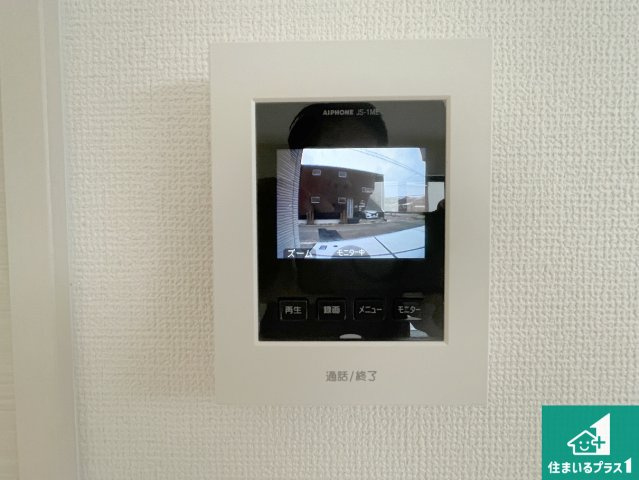 亀岡市大井町並河　第1期　新築一戸建ての防犯設備|カラーモニターインターホン！声だけでなく来訪者の姿や顔がモニターで確認できるので、小さなお子様がいらっしゃるご家庭でも安心できます！
