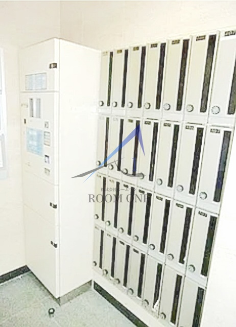 プレール・ドゥーク北新宿Ⅱのその他共用部分|宅配ボックスと集合ポストです。