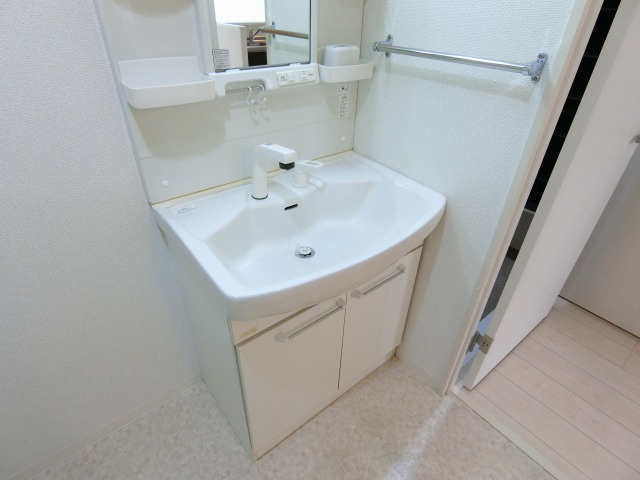 エスペランサ久留米駅前の洗面所|コンパクトで使いやすい洗面所