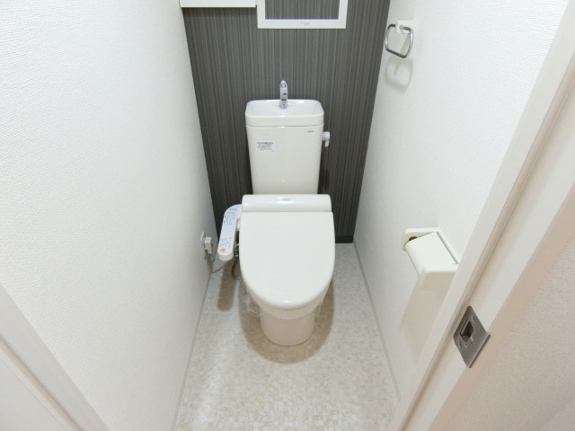 エスペランサ久留米駅前のトイレ|落ち着いた色調のトイレです