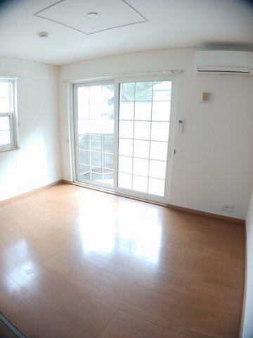 ガーデン彦崎の内装