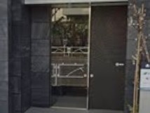 イート アパートメント ヴェリタスのエントランス