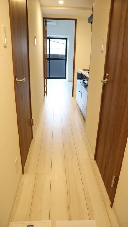 イート アパートメント ヴェリタスの玄関