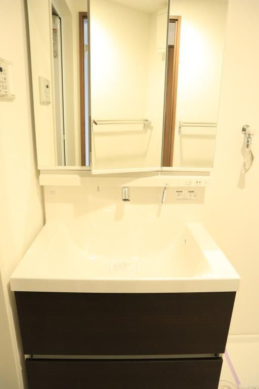 イート アパートメント ヴェリタスの洗面所