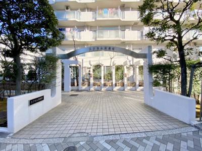 【エントランス】 | エクセル東陽町 | 【エントランス】マンションのエントランスは、その物件の印象を決める、顔とも言える場所です。毎日通る場所ですからきれいなのが一番です。エントランス内はオートロックですので暮らしの安全も確保されています。