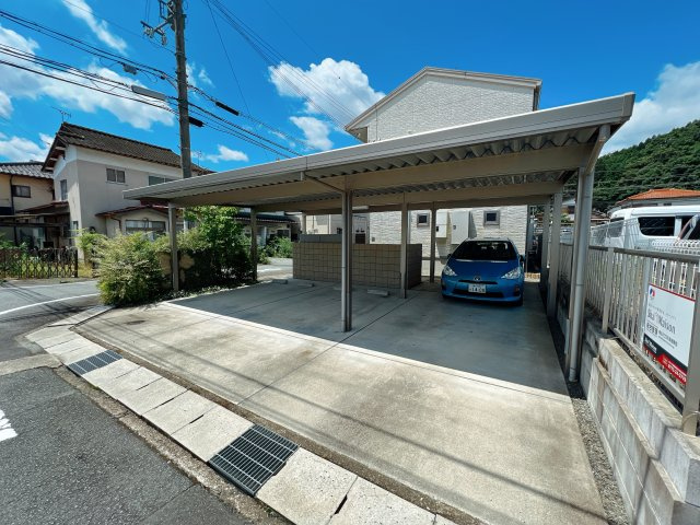 シャーメゾン暁のエントランス|屋根付きの駐輪場は無料です●