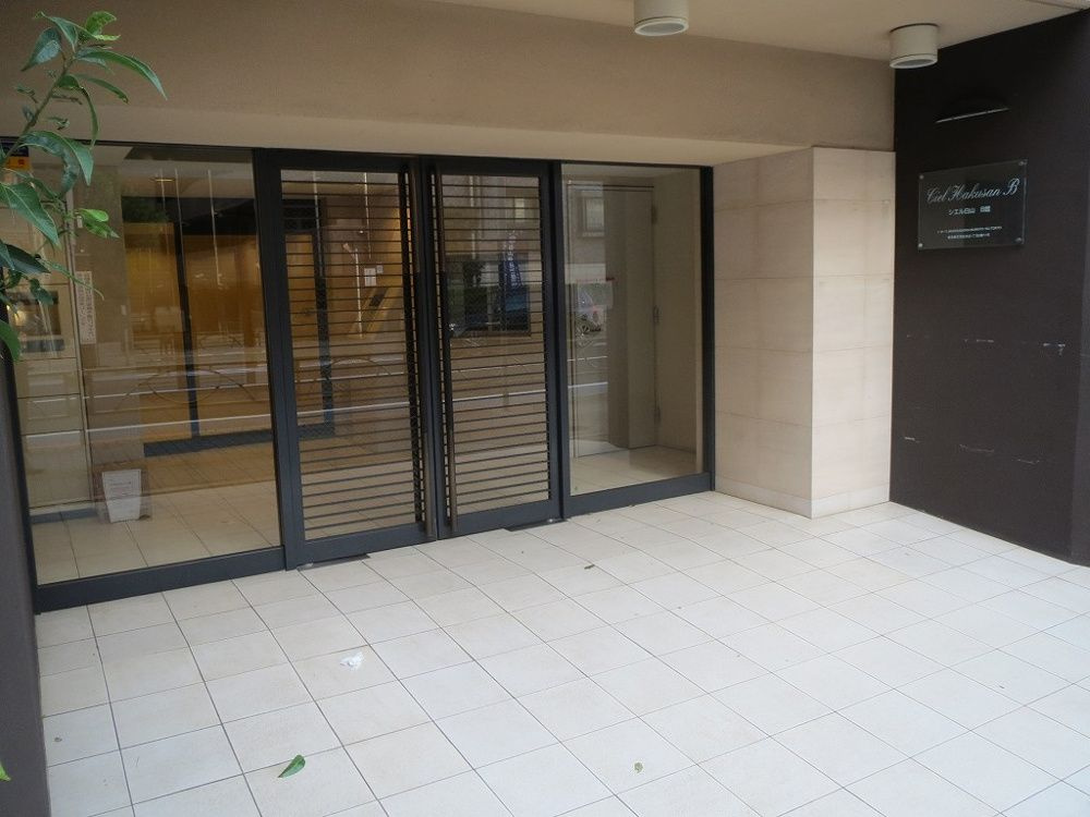 シエル白山　B館のエントランス