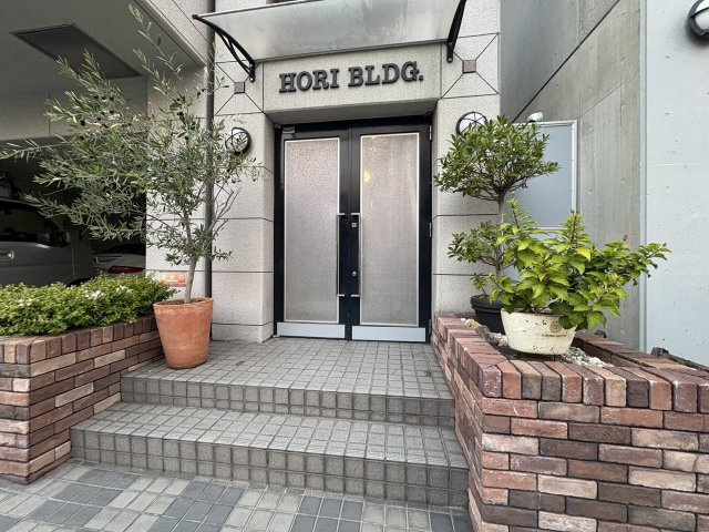 HORI　BLDG.のエントランス