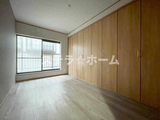 東正雀　戸建の洋室|使い勝手のいい洋室です