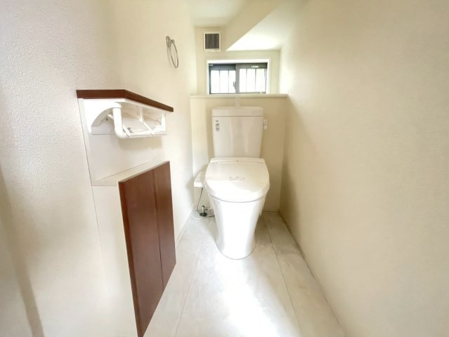 榎戸中古戸建のトイレ