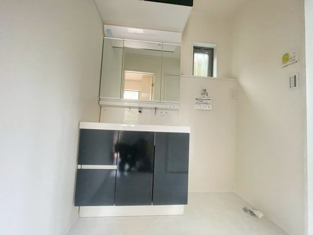 榎戸中古戸建の独立洗面台