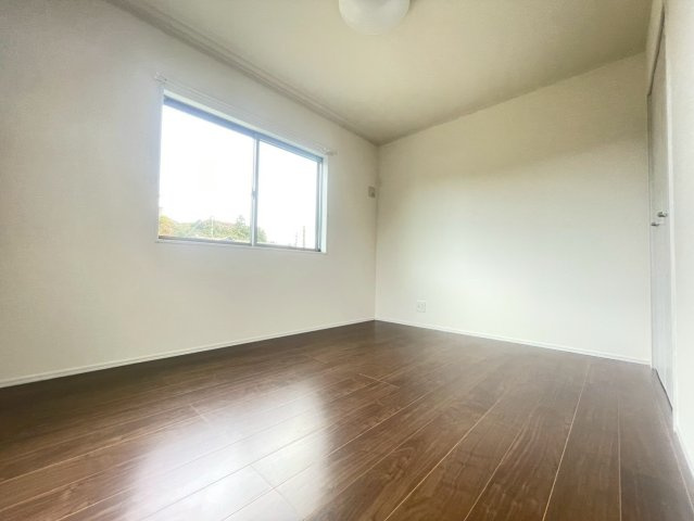 榎戸中古戸建の洋室