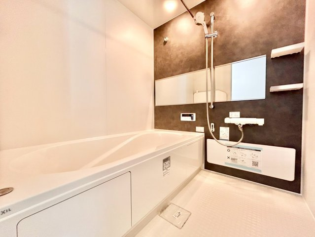 板橋区徳丸2丁目　新築戸建の浴室|追い焚き機能付きのため、帰りが遅くなった日にも温かい湯船に浸かって疲れを癒すことができます。