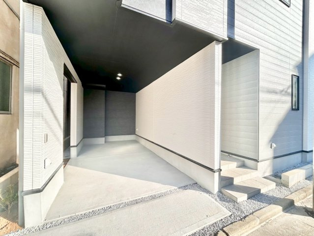 板橋区徳丸2丁目　新築戸建の駐車場|お車を所有の方にも安心のビルトインガレージ付き！

現地ご見学希望・資料請求などお気軽にお問い合わせ下さい！
03-5990-5201