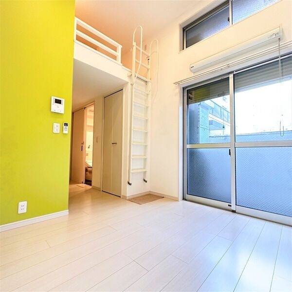 フロースハイムの居間・リビング