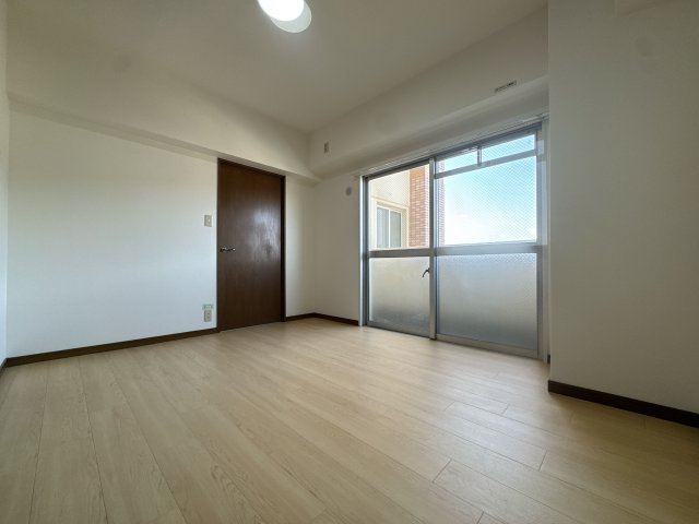 【洋室】 | ホワイトキャッスル若松駅前☆仲介手数料半額☆