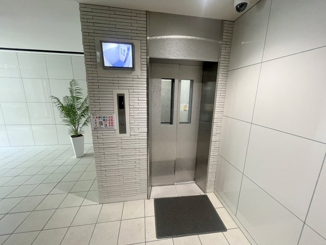 AULII　Osakaのロビー