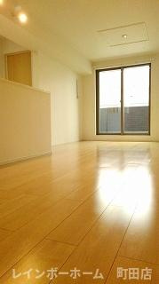 ※初期費用分割あと払いサービス利用可能物件の居間・リビング|こちらのリビングで趣味の時間をお楽しみください