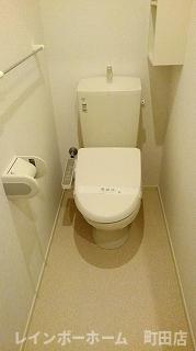 ※初期費用分割あと払いサービス利用可能物件のトイレ|落ち着いた色調のトイレです