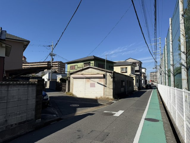 岸和田市大町3丁目　古家付き土地の前面道路含む現地写真