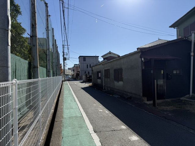 岸和田市大町3丁目　古家付き土地の前面道路含む現地写真