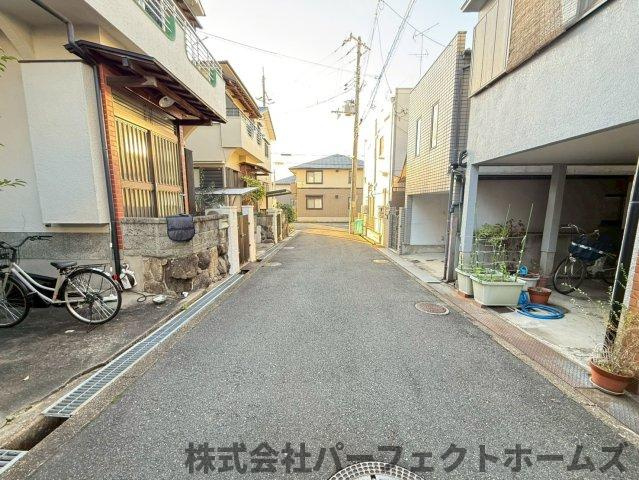 【前面道路含む現地写真】の画像
