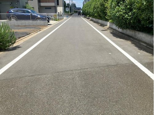 【スマートワン・シティ】小平市小川町３期の外観|徒歩8分圏内に幼保施設・小学校が点在しています。お子様の送迎や通学負担がすくなく、お友達と楽しく通える距離です。