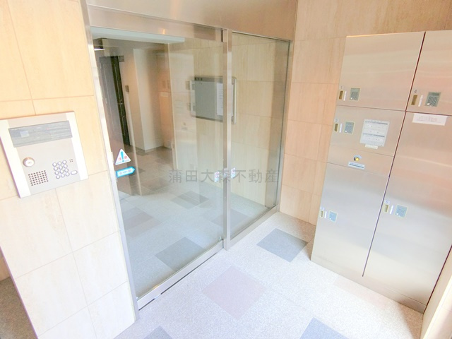 ピソ・エスペランサのエントランス|オートロックと宅配ボックス付きのエントランス